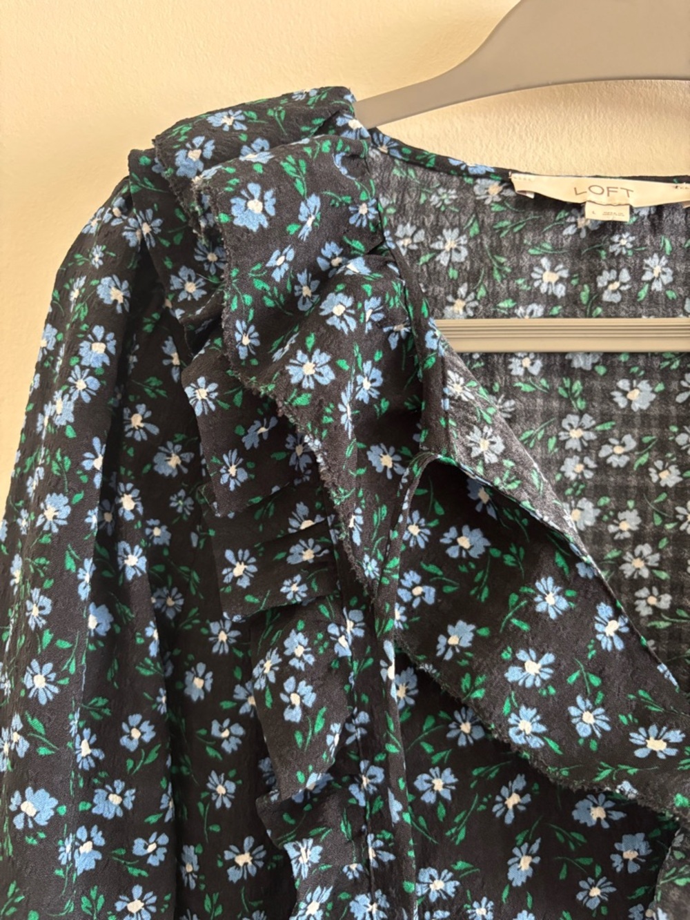 LOFT Floral Ruffled Top - Picture 3 of 5